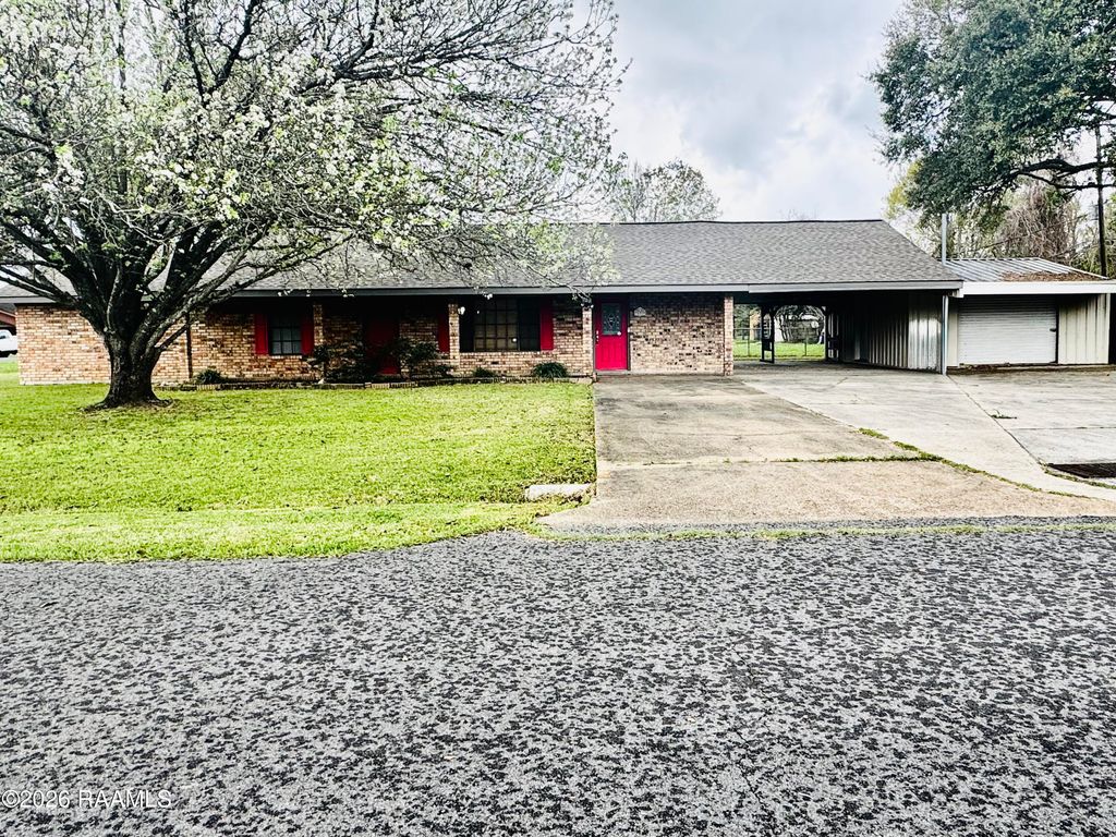 325 Avenue Of The Acadians, Opelousas, LA 70570