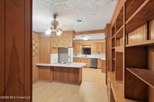 3887 Forest Hill Road, Jackson, MS 39212