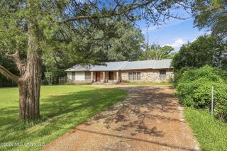 3887 Forest Hill Road, Jackson, MS 39212