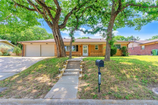 1328 Brookside Drive, Hurst, TX 76053