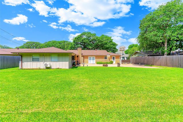 1328 Brookside Drive, Hurst, TX 76053