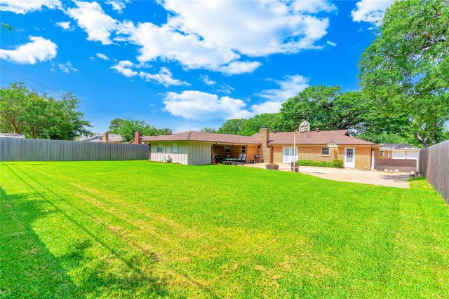1328 Brookside Drive, Hurst, TX 76053