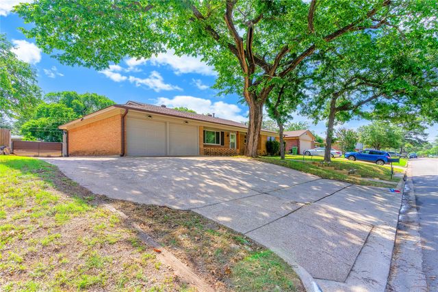 1328 Brookside Drive, Hurst, TX 76053