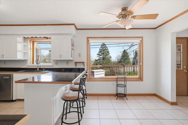 531 Lookout DRIVE, Pewaukee, WI 53072