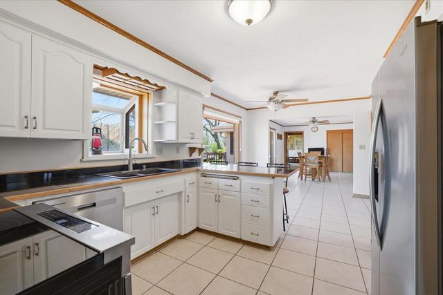 531 Lookout DRIVE, Pewaukee, WI 53072