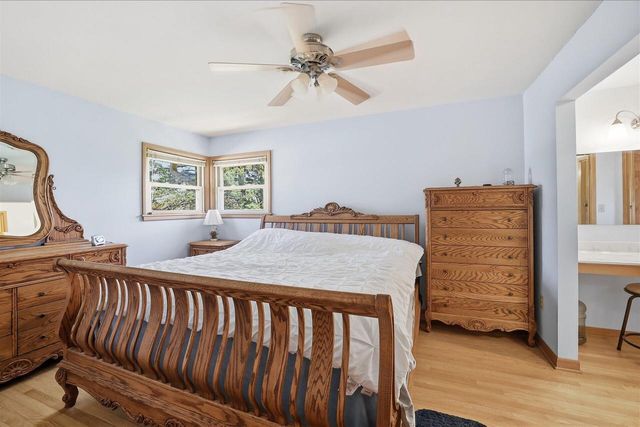 531 Lookout DRIVE, Pewaukee, WI 53072