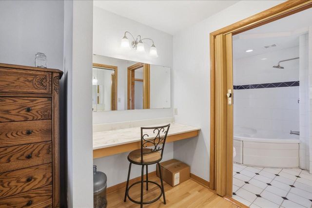 531 Lookout DRIVE, Pewaukee, WI 53072