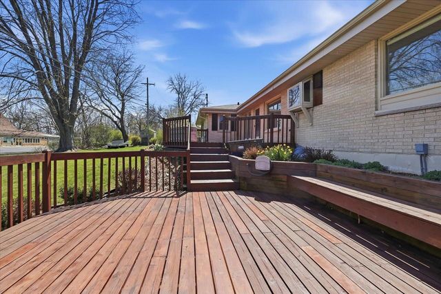531 Lookout DRIVE, Pewaukee, WI 53072