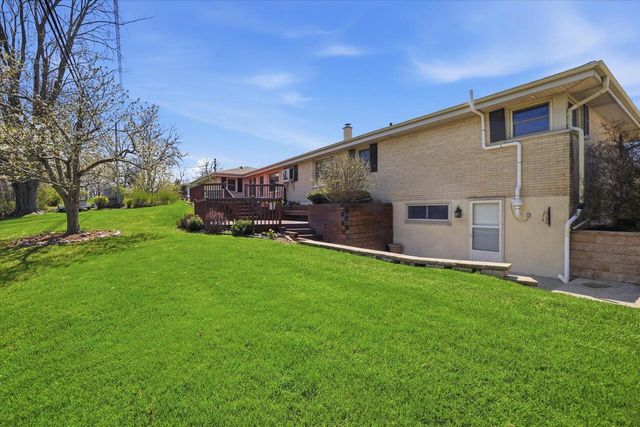 531 Lookout DRIVE, Pewaukee, WI 53072