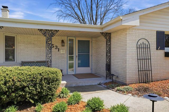 531 Lookout DRIVE, Pewaukee, WI 53072