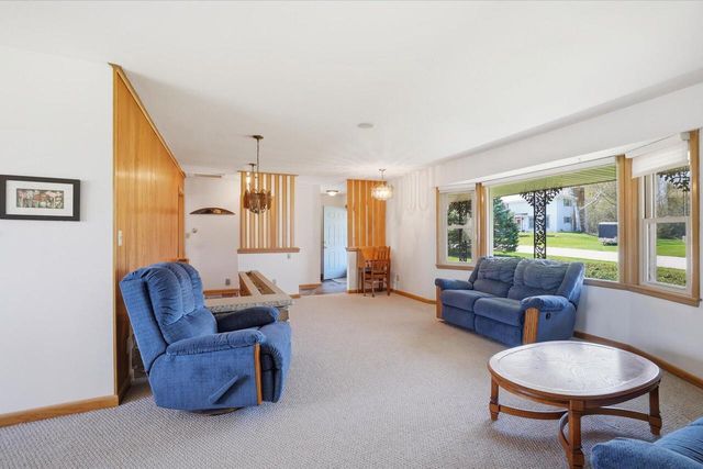 531 Lookout DRIVE, Pewaukee, WI 53072