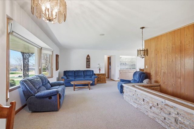 531 Lookout DRIVE, Pewaukee, WI 53072