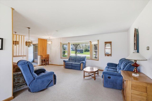 531 Lookout DRIVE, Pewaukee, WI 53072