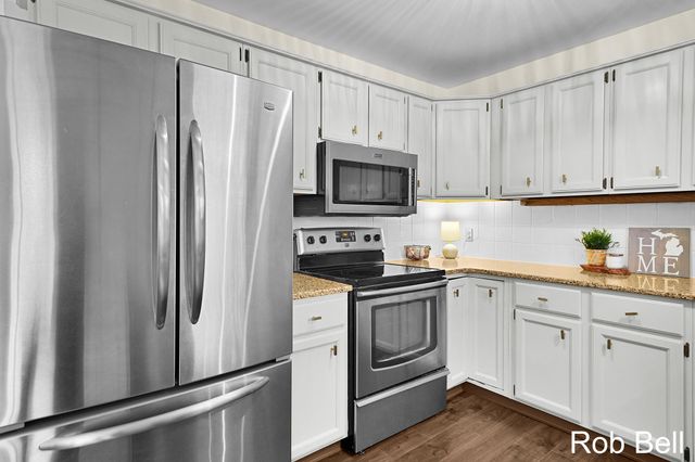7474 Woodside Drive, Hudsonville, MI 49426