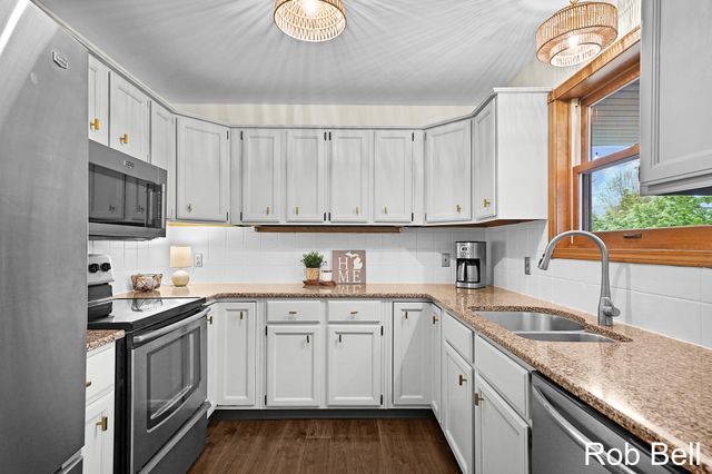 7474 Woodside Drive, Hudsonville, MI 49426