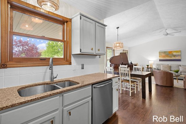 7474 Woodside Drive, Hudsonville, MI 49426