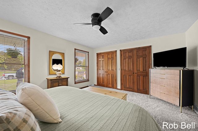 7474 Woodside Drive, Hudsonville, MI 49426