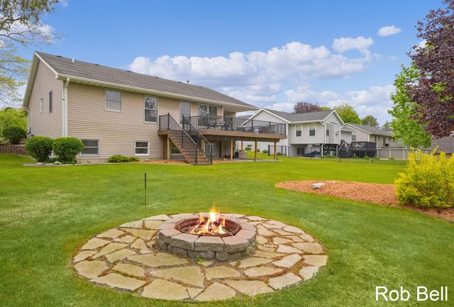 7474 Woodside Drive, Hudsonville, MI 49426
