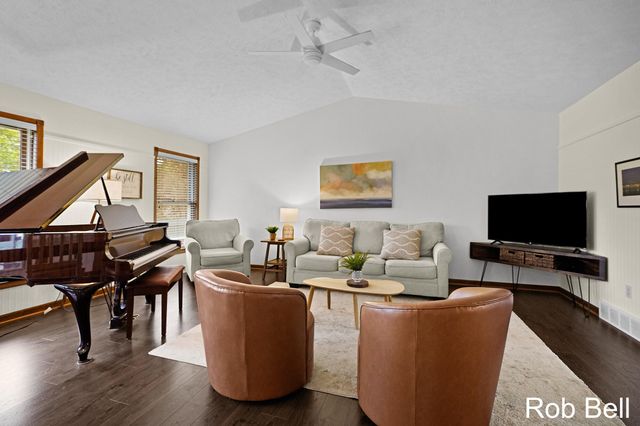 7474 Woodside Drive, Hudsonville, MI 49426
