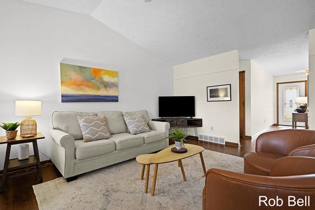 7474 Woodside Drive, Hudsonville, MI 49426