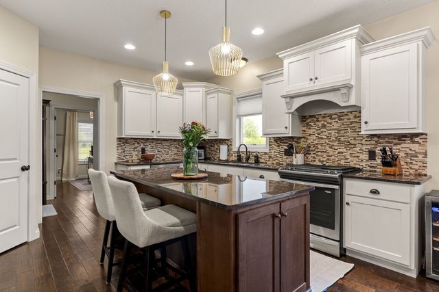 6151 Spring Circle, Davenport, IA 52807