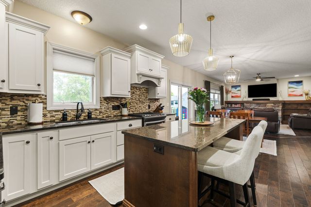 6151 Spring Circle, Davenport, IA 52807