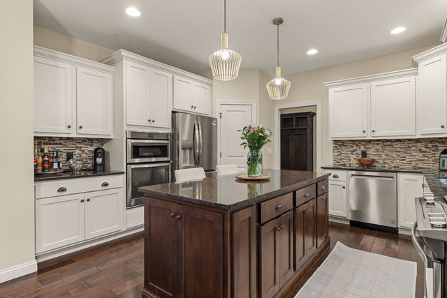 6151 Spring Circle, Davenport, IA 52807