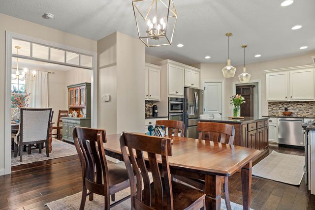 6151 Spring Circle, Davenport, IA 52807