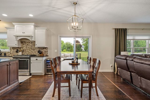 6151 Spring Circle, Davenport, IA 52807