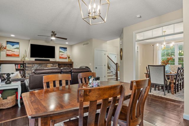 6151 Spring Circle, Davenport, IA 52807