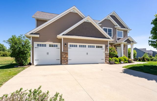 6151 Spring Circle, Davenport, IA 52807