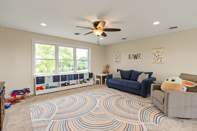 6151 Spring Circle, Davenport, IA 52807
