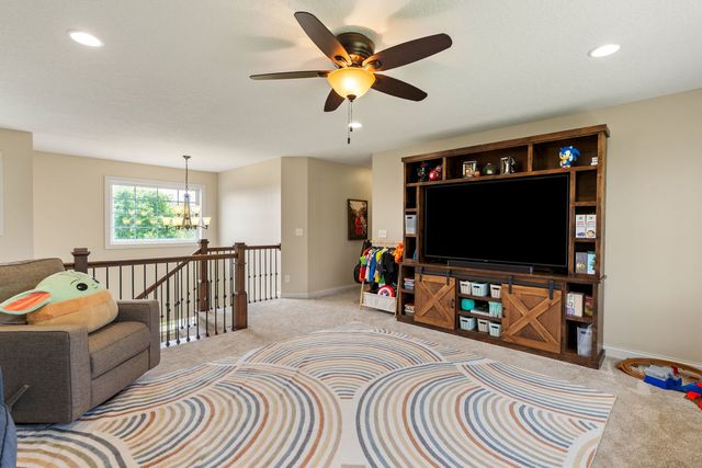 6151 Spring Circle, Davenport, IA 52807
