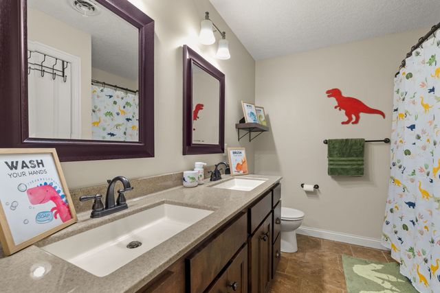 6151 Spring Circle, Davenport, IA 52807
