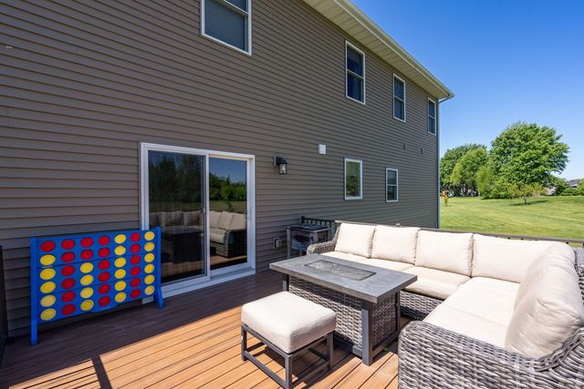 6151 Spring Circle, Davenport, IA 52807