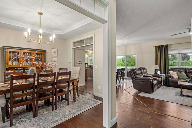 6151 Spring Circle, Davenport, IA 52807