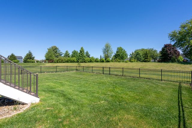 6151 Spring Circle, Davenport, IA 52807