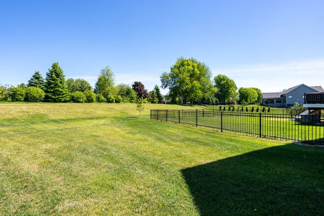 6151 Spring Circle, Davenport, IA 52807