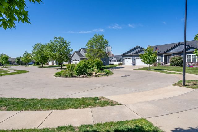 6151 Spring Circle, Davenport, IA 52807