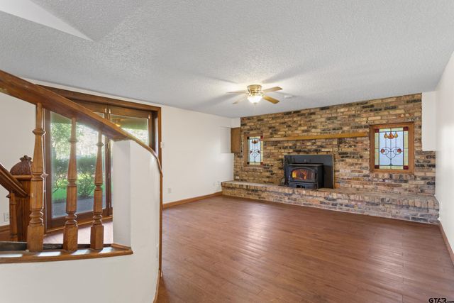 229 Hideaway Central Ln, Hideaway, TX 75771