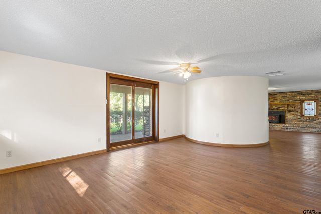 229 Hideaway Central Ln, Hideaway, TX 75771