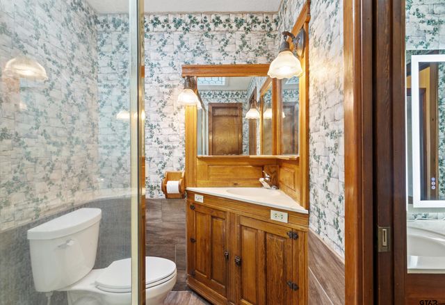 229 Hideaway Central Ln, Hideaway, TX 75771