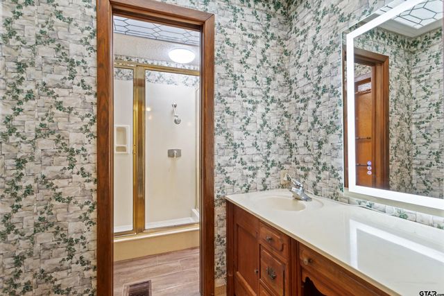 229 Hideaway Central Ln, Hideaway, TX 75771