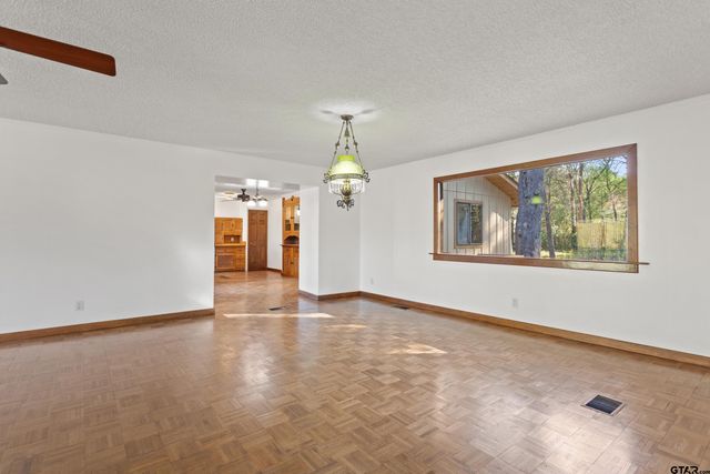 229 Hideaway Central Ln, Hideaway, TX 75771