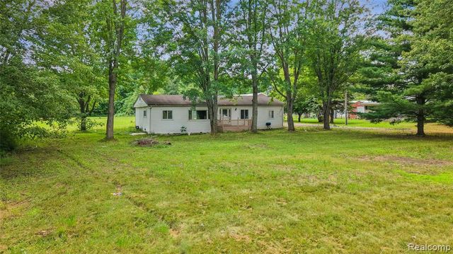 2362 Johnson Road, North Branch, MI 48461