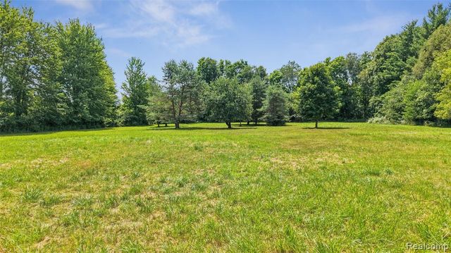2362 Johnson Road, North Branch, MI 48461