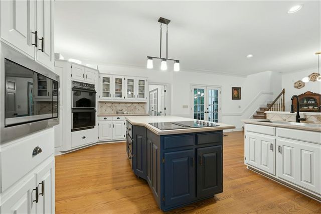 196 Roe Hampton Lane, Stone Mountain, GA 30087