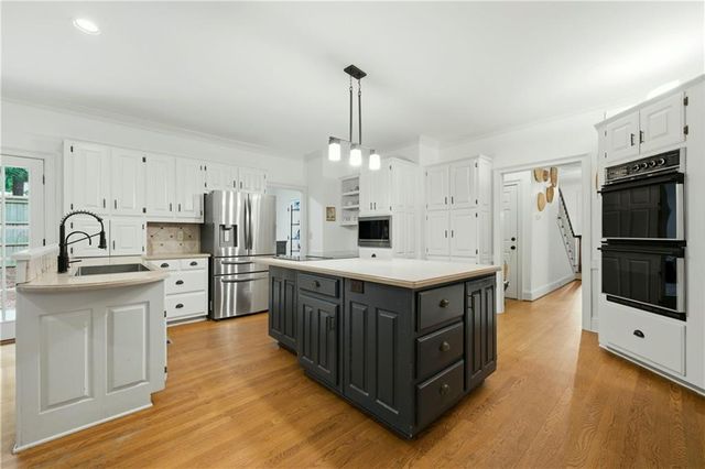 196 Roe Hampton Lane, Stone Mountain, GA 30087