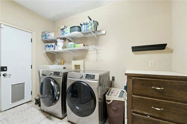 196 Roe Hampton Lane, Stone Mountain, GA 30087