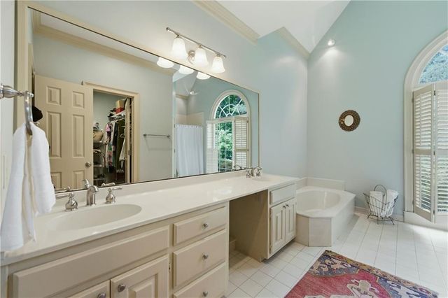 196 Roe Hampton Lane, Stone Mountain, GA 30087